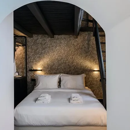 מלון דירות She Mykonos - The Residency 4*